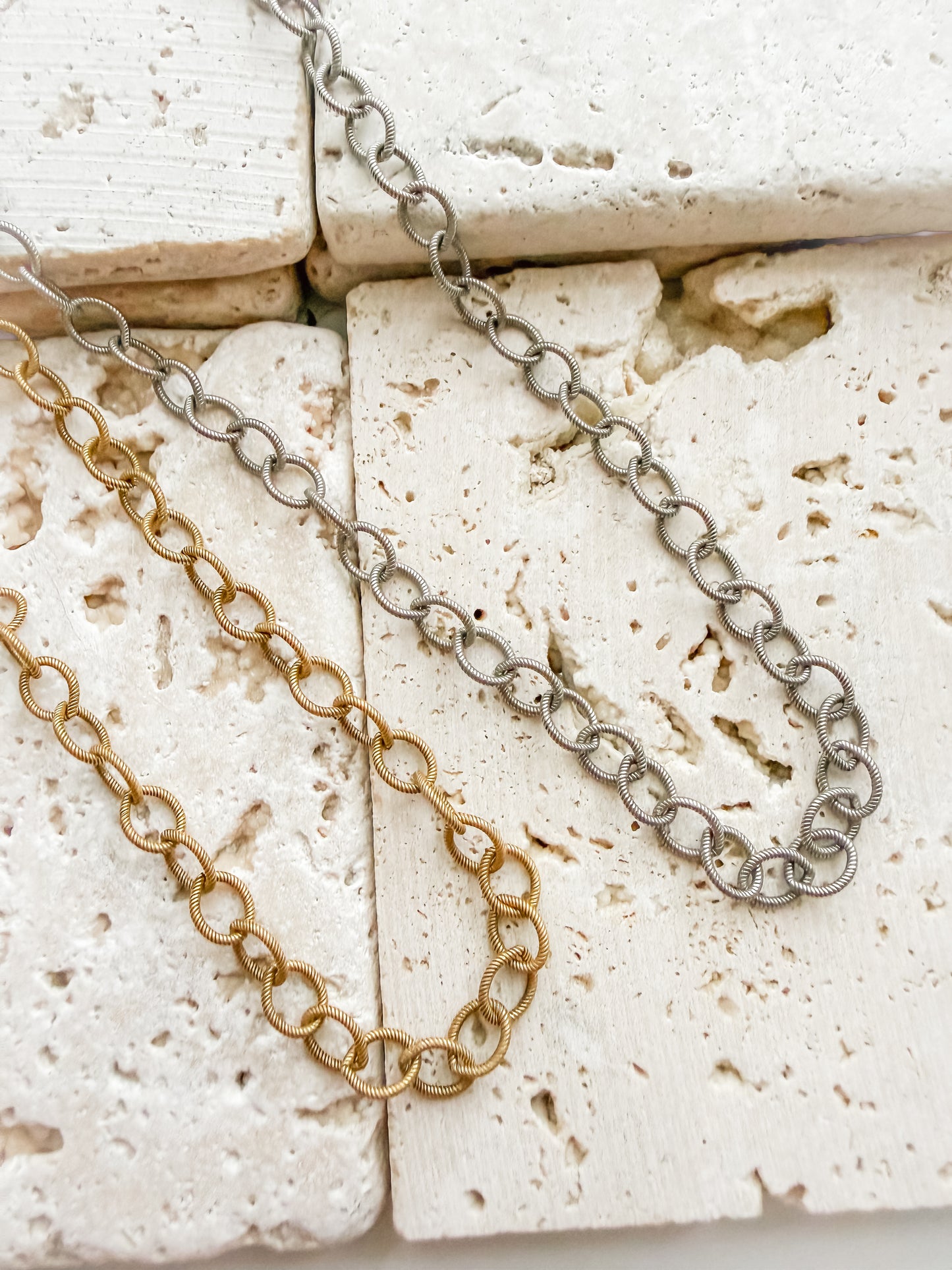 Textured Oval Base Chain Necklace