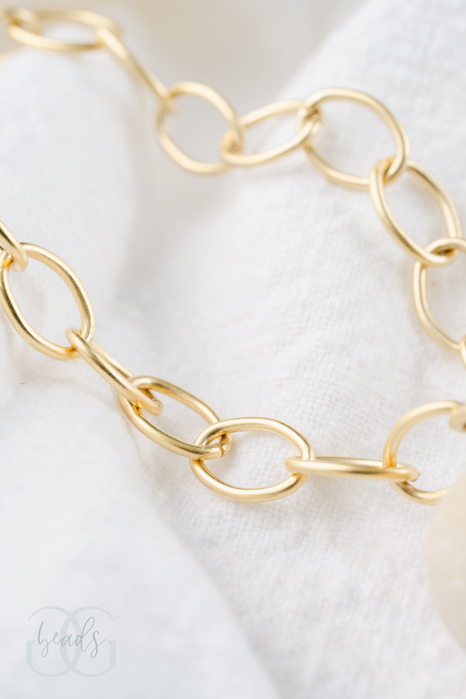A chunky gold chain.
