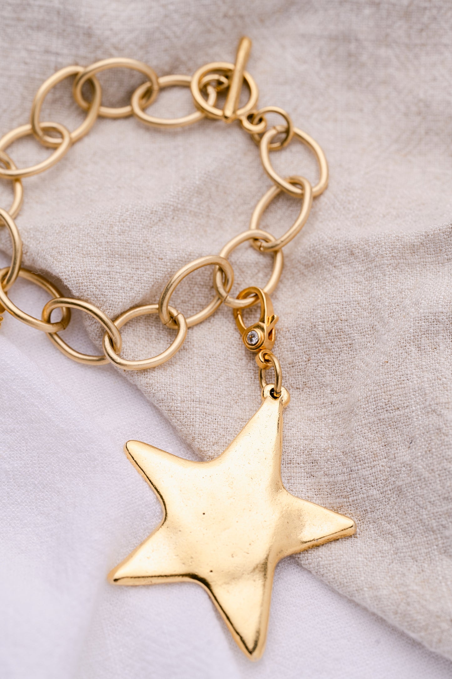 Oval Base Chain Bracelet