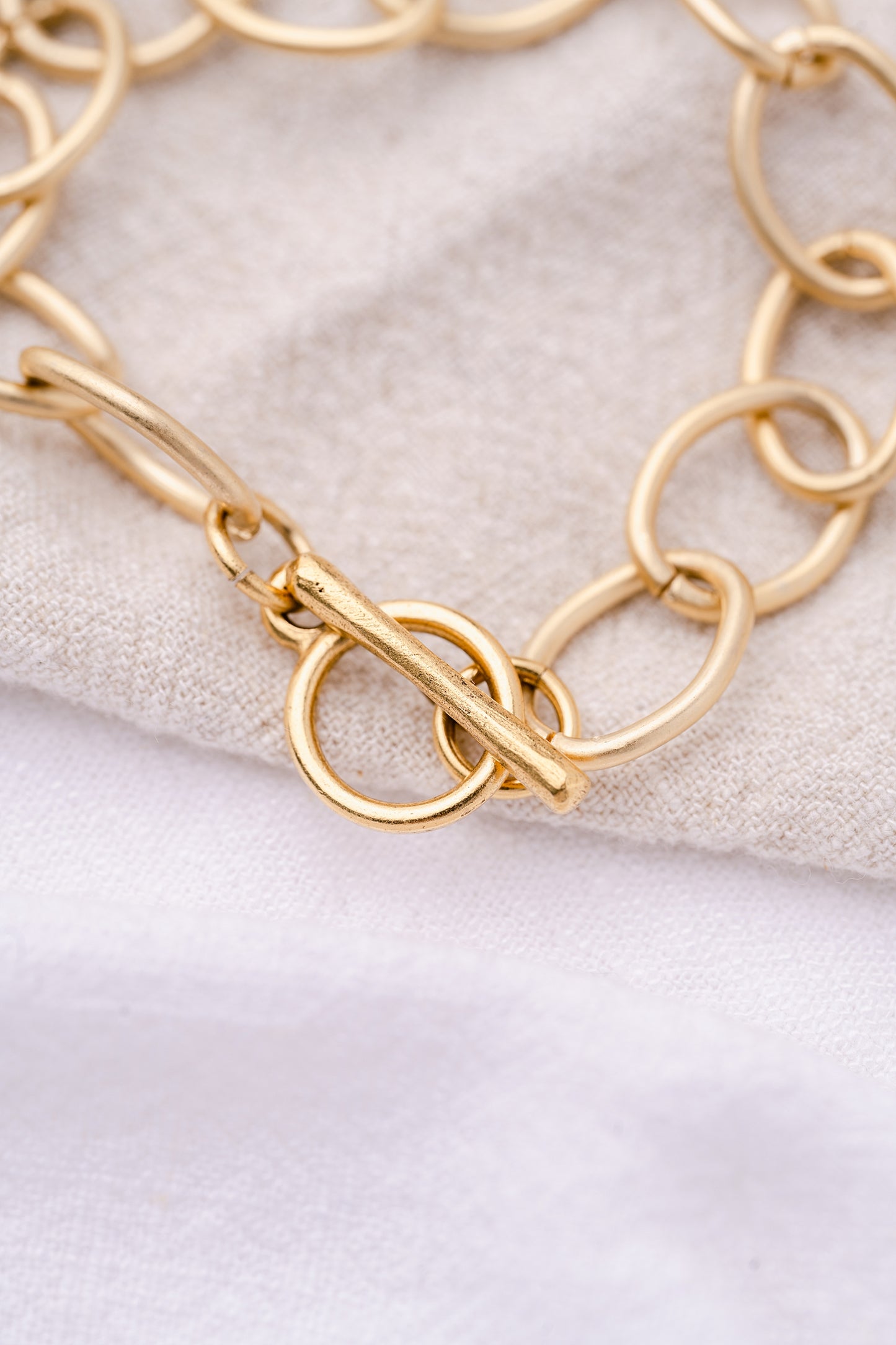 Oval Base Chain Bracelet