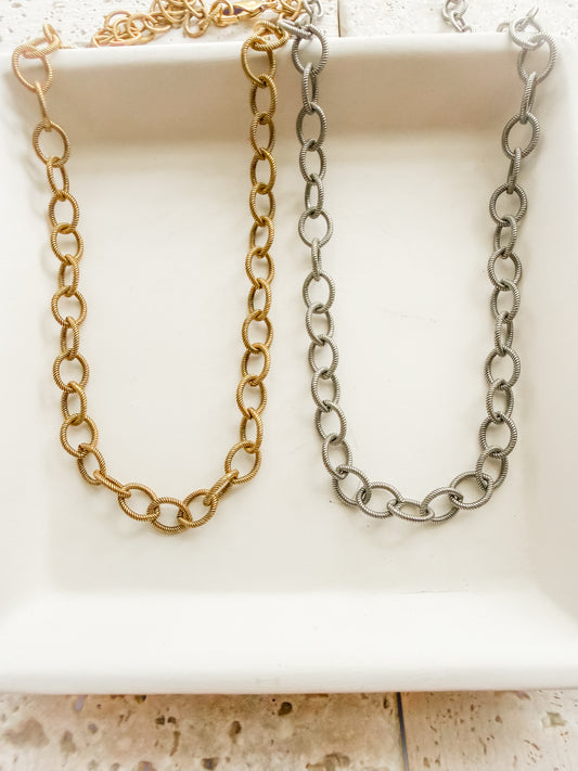 Textured Oval Base Chain Necklace