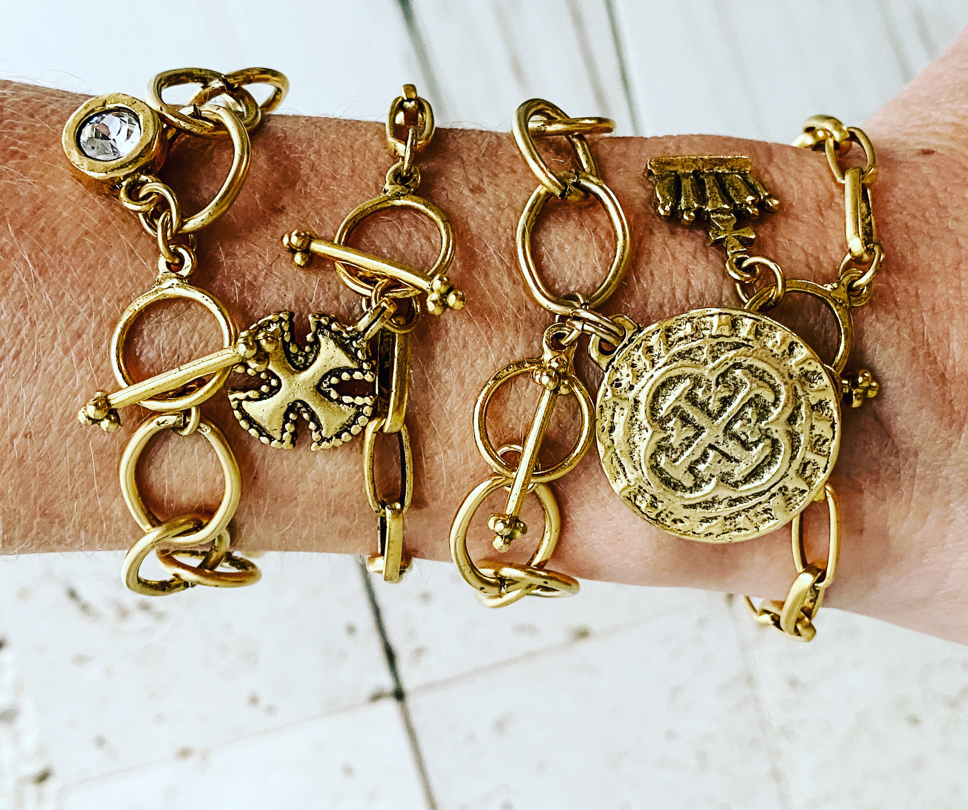 Coin Charm Bracelet, Chunky Chain Bracelet With Charm, Statement Bracelet,  Big Coin Bracelet, Retro Old Style Bracelet, Gold Tone Bracelet - Etsy